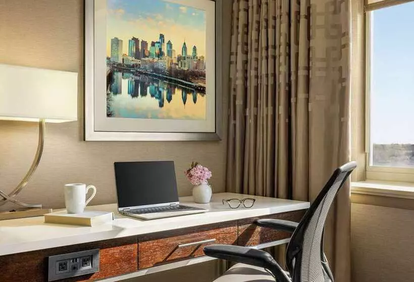 キングサイズベッドのスタンダードルーム, Hilton Columbus Downtown