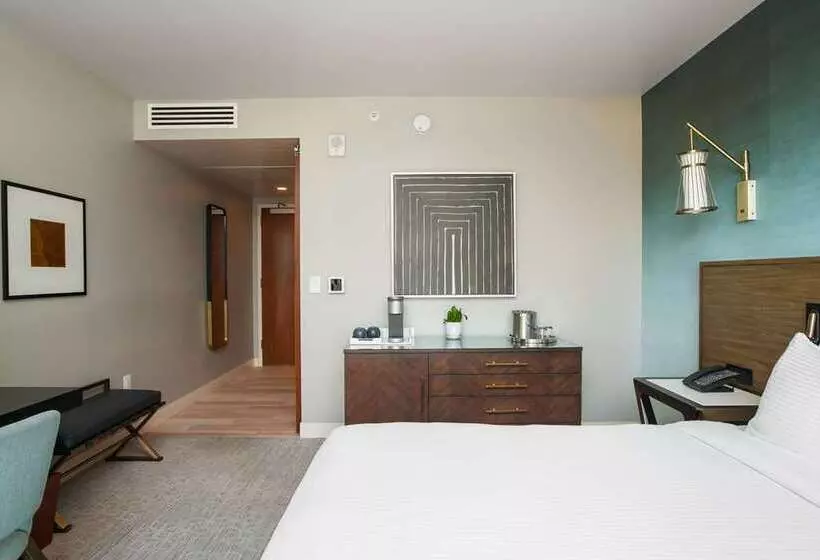 身障者適用キングサイズベッドルーム, Hilton Columbus Downtown