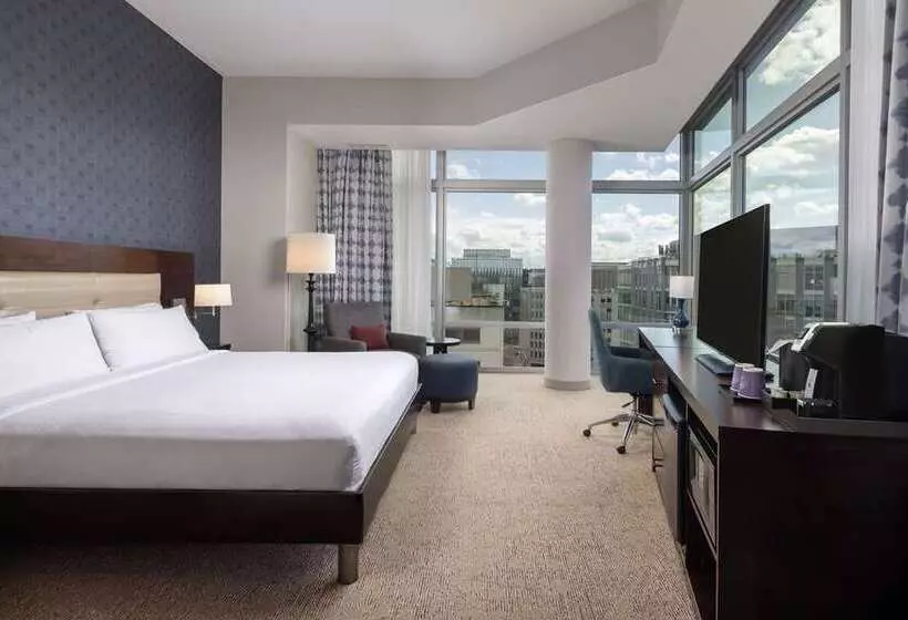 身障者適用キングサイズベッドルーム, Hilton Columbus Downtown