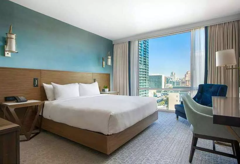 身障者適用キングサイズベッドルーム, Hilton Columbus Downtown