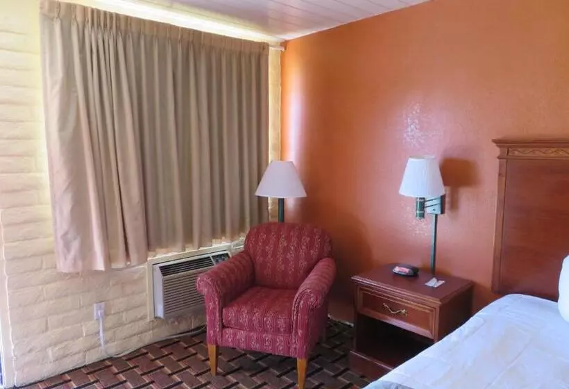 キングサイズベッドのスタンダードルーム, Royal Crest Motel