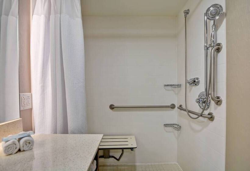 스탠다드 스튜디오, Springhill Suites By Marriott Cincinnati Midtown