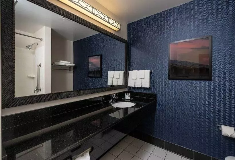 景色の見えるダブルベッドスタンダードルーム, Fairfield Inn And Suites By Marriott New Bedford