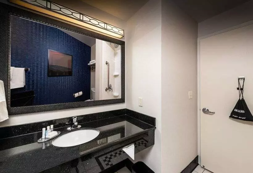 景色の見えるダブルベッドスタンダードルーム, Fairfield Inn And Suites By Marriott New Bedford