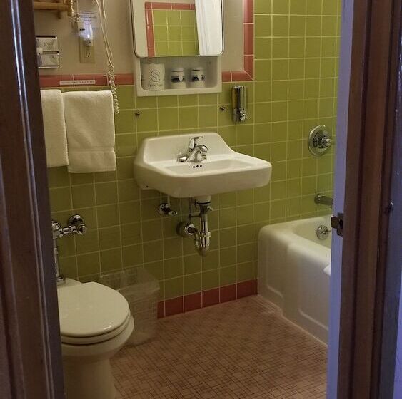 Номер Стандарт, Holiday Music Motel