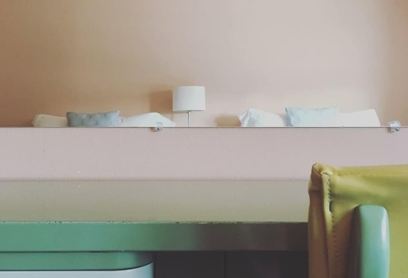 Номер Стандарт, Holiday Music Motel