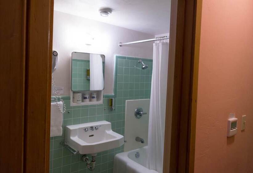 Стандартный Номер Нижний Этаж, Holiday Music Motel