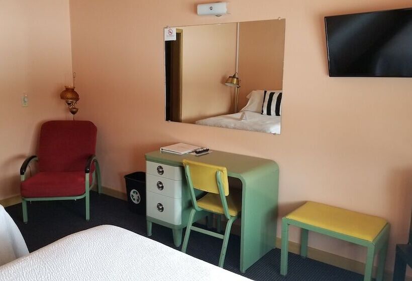 Стандартный Номер Нижний Этаж, Holiday Music Motel