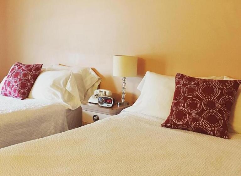 Номер Стандарт, Holiday Music Motel