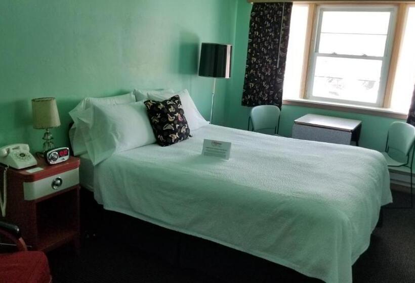 Номер Стандарт, Holiday Music Motel