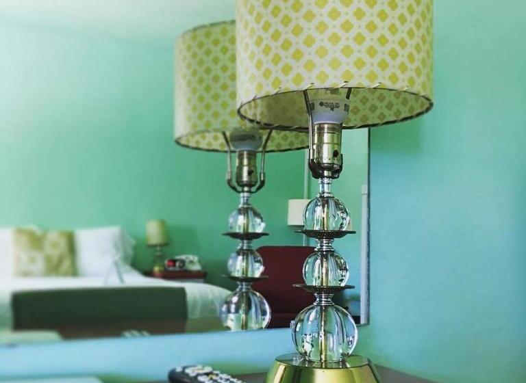 Номер Стандарт, Holiday Music Motel