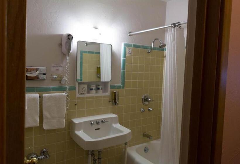 Номер Стандарт 2 Двуспальные Кровати, Holiday Music Motel