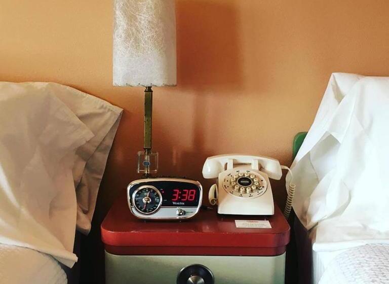 Номер Стандарт 2 Двуспальные Кровати, Holiday Music Motel