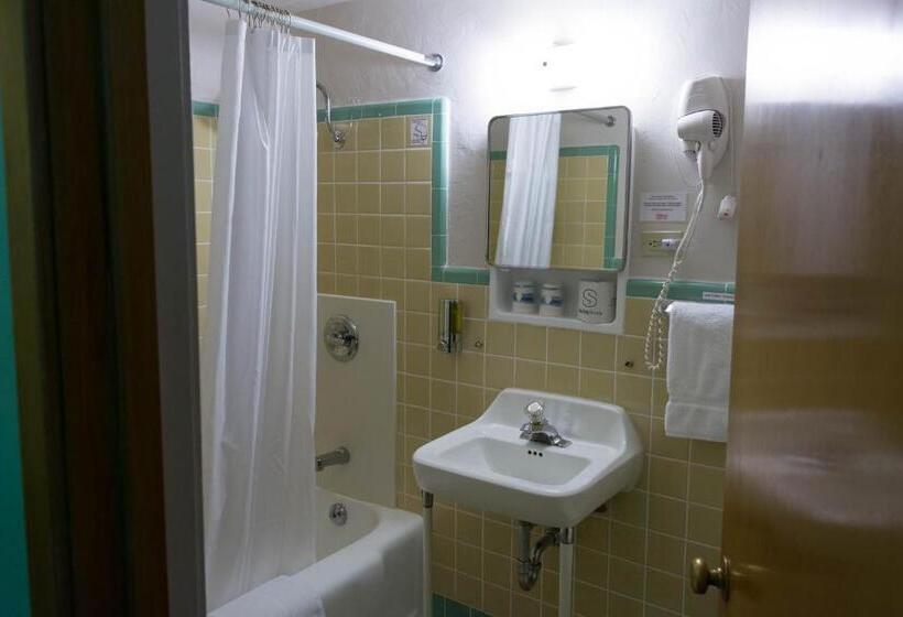 Стандартный Номер Нижний Этаж, Holiday Music Motel