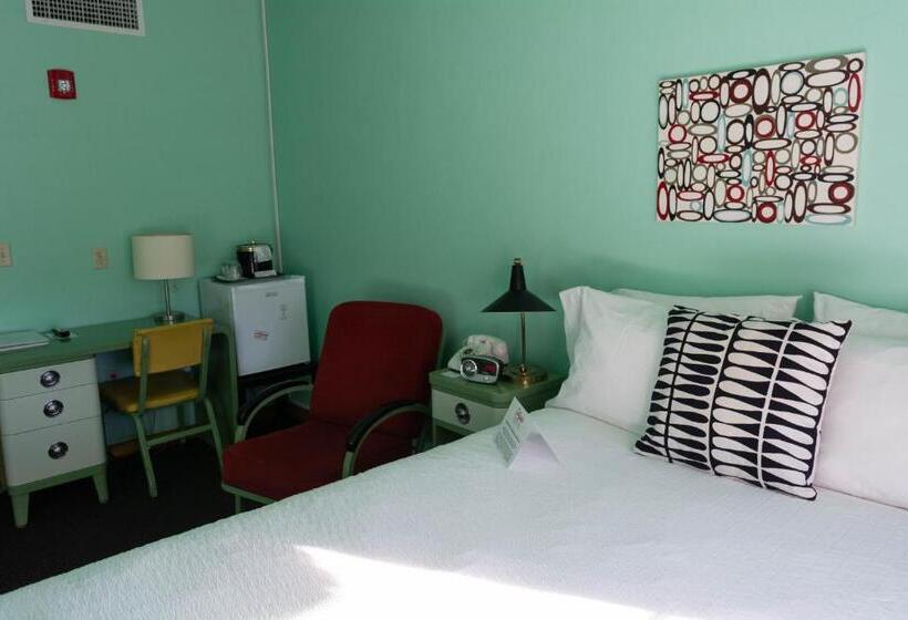 Стандартный Номер Нижний Этаж, Holiday Music Motel