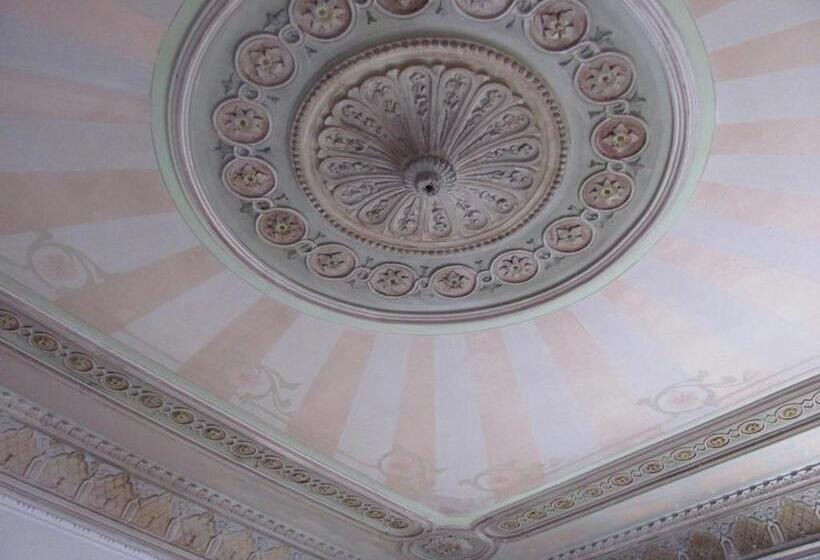 اتاق سوپریور, Brustar Gotic Centric