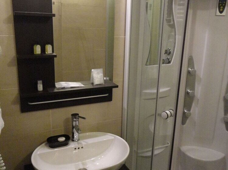 اتاق استاندارد, Brustar Gotic Centric