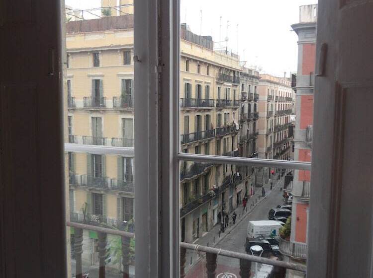 سوئیت 2 خوابه, Brustar Gotic Centric