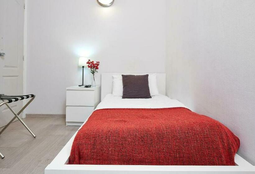 اتاق استاندارد یک نفره, Brustar Gotic Centric