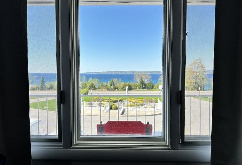 غرفة قياسية سرير مزدوج, Bay Inn Of Petoskey