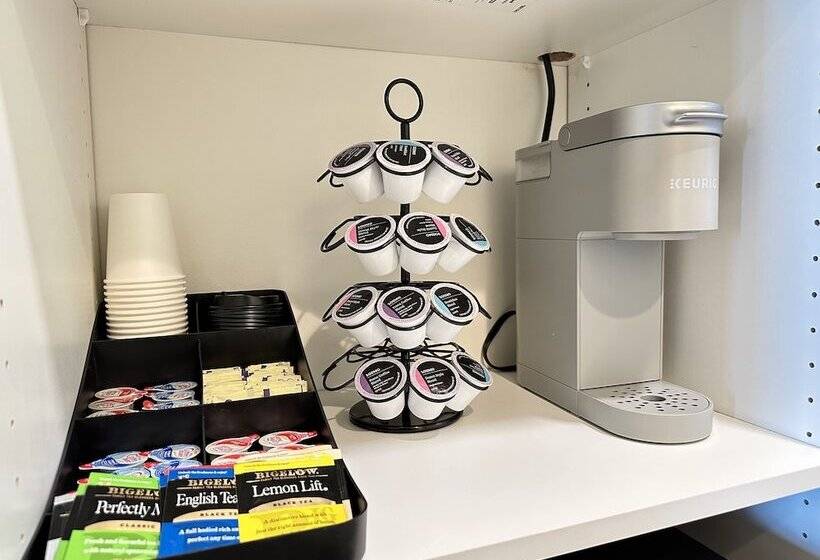 غرفة قياسية سرير مزدوج, Bay Inn Of Petoskey