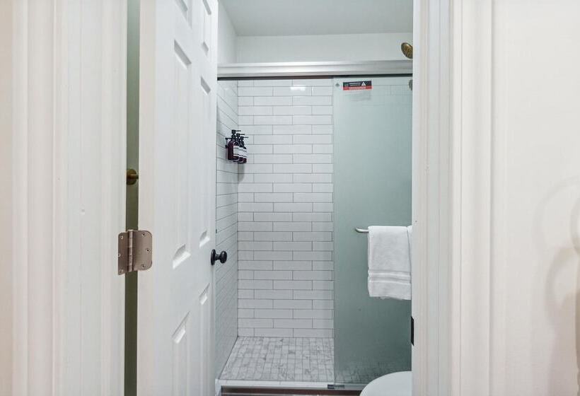 غرفة قياسية, Bay Inn Of Petoskey