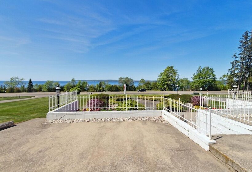 Номер Стандарт Двуспальная Кровать, Bay Inn Of Petoskey