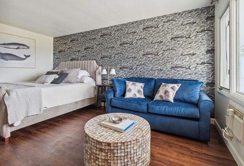 غرفة قياسية سرير مزدوج, Bay Inn Of Petoskey