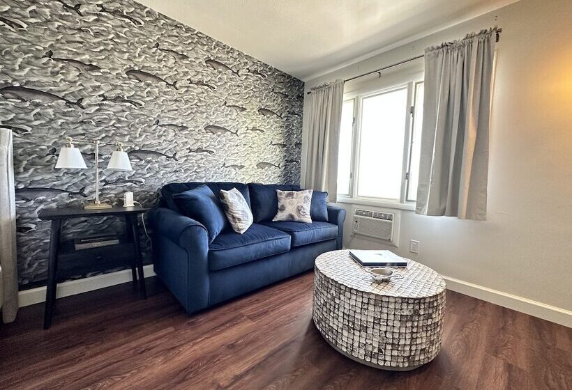 غرفة قياسية سرير مزدوج, Bay Inn Of Petoskey