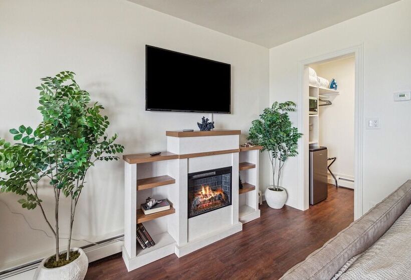 غرفة قياسية سرير مزدوج, Bay Inn Of Petoskey