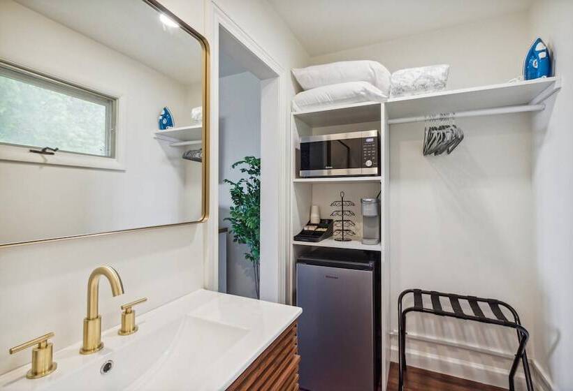 غرفة قياسية سرير مزدوج, Bay Inn Of Petoskey