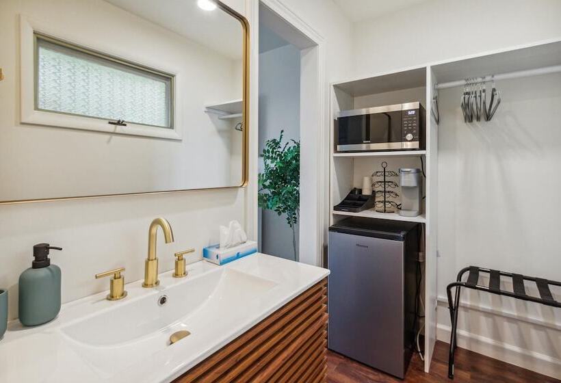 غرفة قياسية سرير مزدوج, Bay Inn Of Petoskey