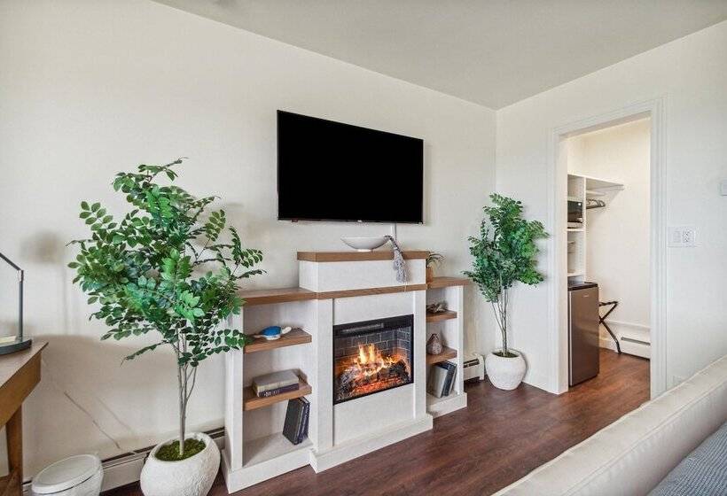 غرفة قياسية سرير مزدوج, Bay Inn Of Petoskey