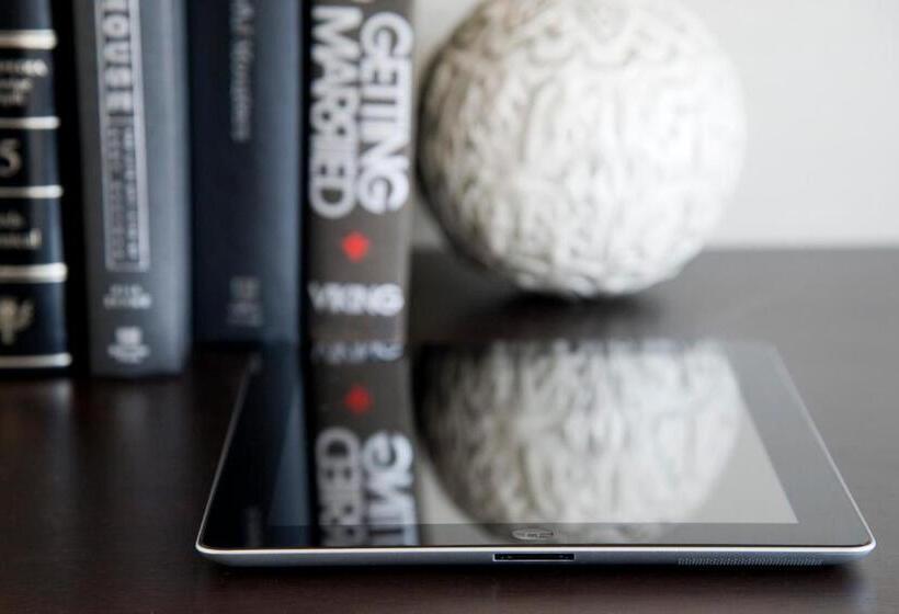 غرفة قياسية مطلة على المدينة, Forty 1 North