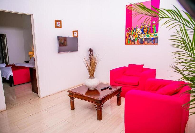 سوییت, Hibiscus House Gambia