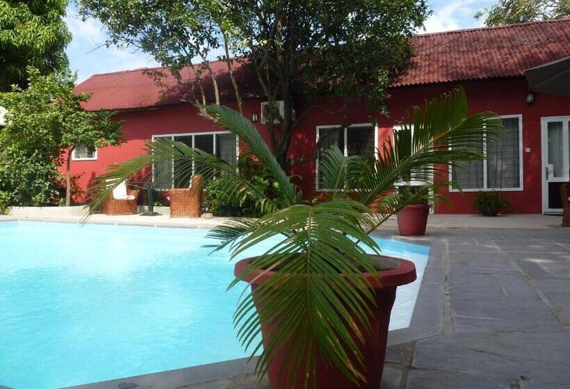 سوییت, Hibiscus House Gambia