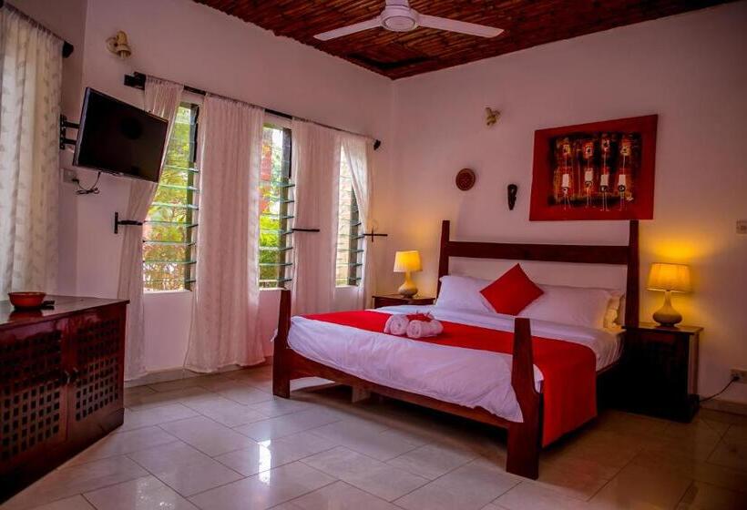 اتاق استاندارد با چشمانداز استخر, Hibiscus House Gambia