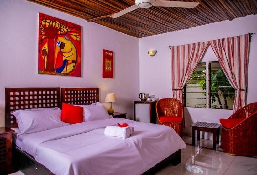 اتاق استاندارد با چشمانداز استخر, Hibiscus House Gambia