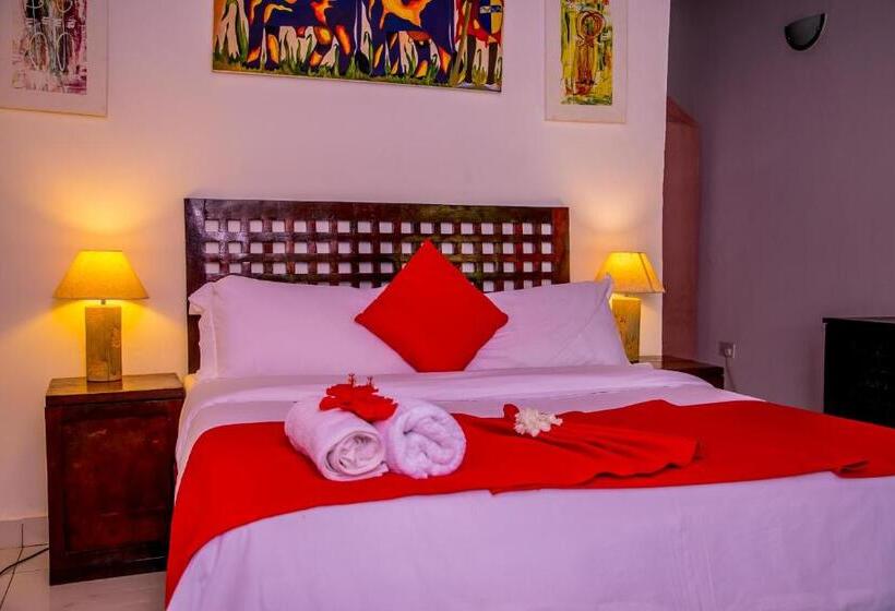 اتاق استاندارد با چشم‌انداز استخر, Hibiscus House Gambia