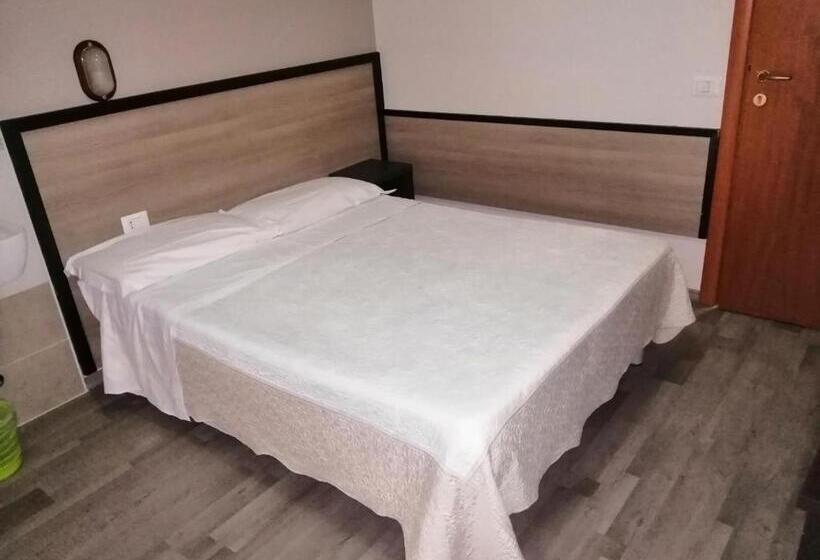 带共用浴室的标准房间, Salus