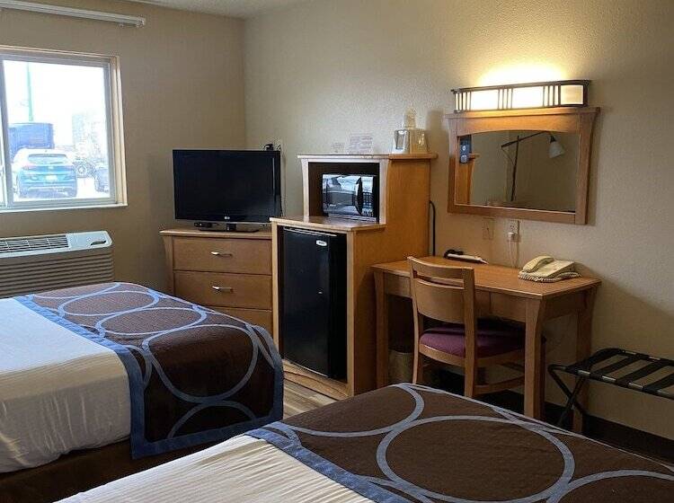 带2个双人床的标准工作室, Super 8 By Wyndham Ogallala