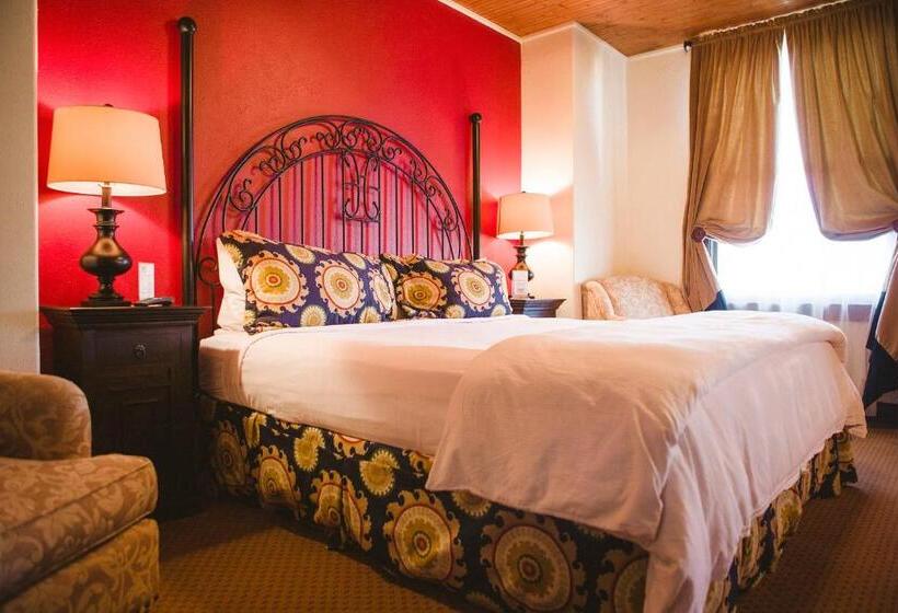 جناح جونيور مزوَّد بجاكوزي, The Holland