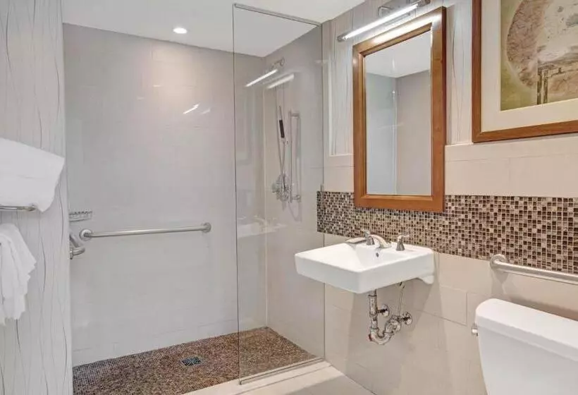 Standard Room Adapted for people with reduced mobility, Wyndham Garden Chinatown