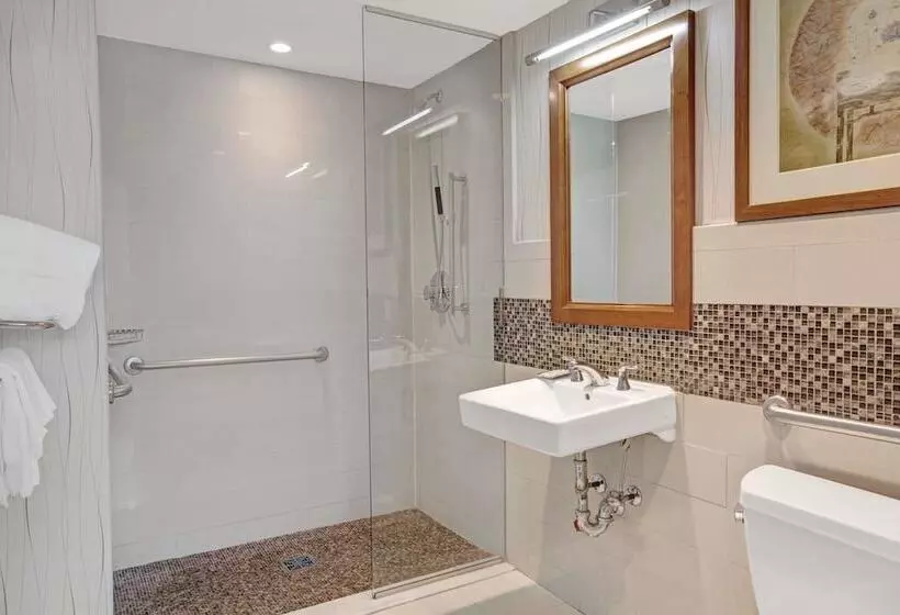 Superior Room, Wyndham Garden Chinatown