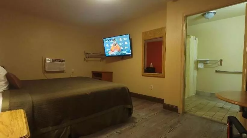 身障者適用キングサイズベッドルーム, Lakeview Inn Lucerne