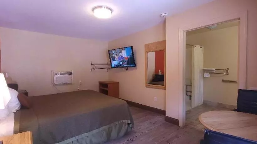 身障者適用キングサイズベッドルーム, Lakeview Inn Lucerne