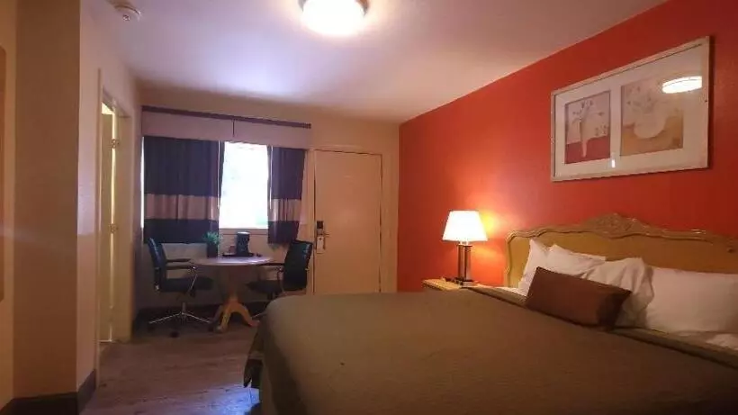 身障者適用キングサイズベッドルーム, Lakeview Inn Lucerne
