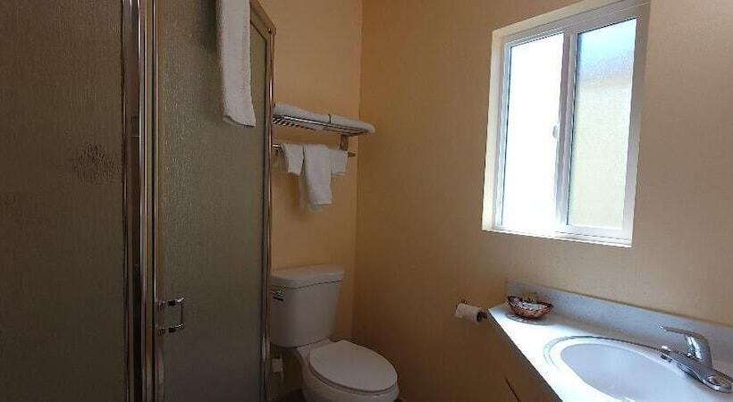 غرفه قياسيه سريرين مزدوجين, Lakeview Inn Lucerne