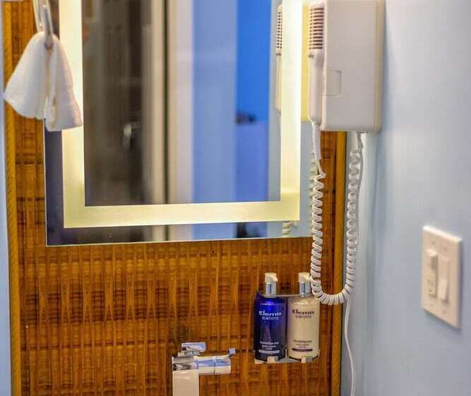 غرفة ديلوكس سرير ملكى, Seascape Tropical Inn