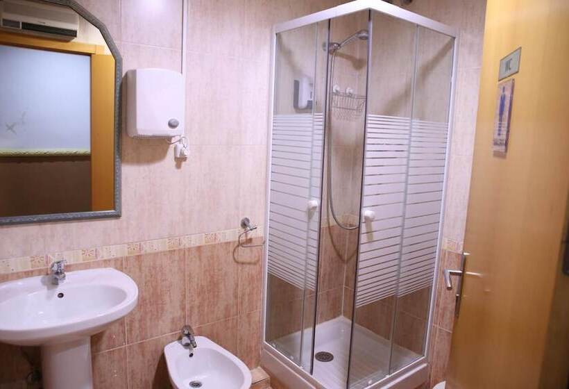 اتاق استاندارد با سرویس بهداشتی مشترک, Casual Civilizaciones Valencia